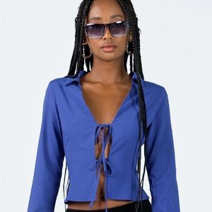 Princess Polly blue long sleeve. Double tie fastening with a classic collar.